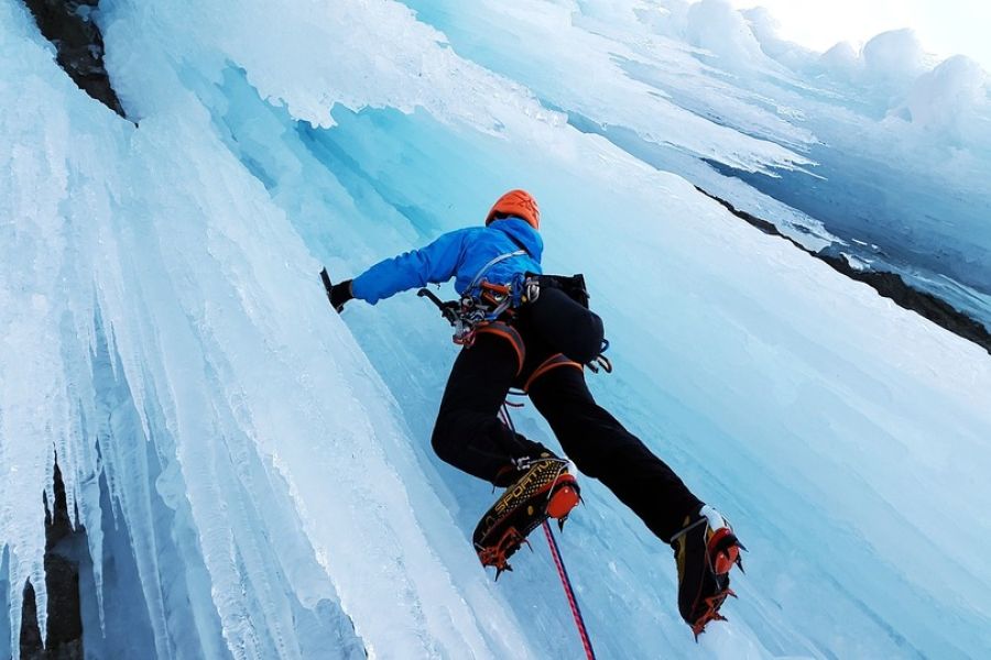 Escalade sur cascade de glace